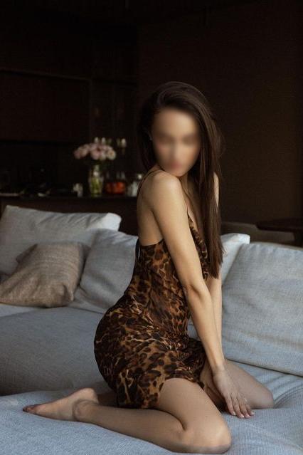 Проститутка Питера Арина с 5 размером груди предлагает интим услуги у метро Ленинский Проспект  +7(981)214-21-80 